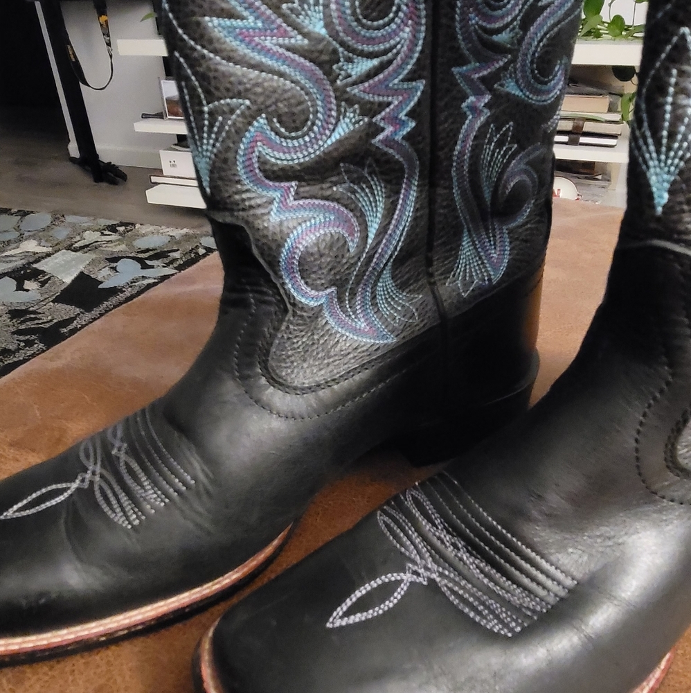 Womens Square Toe Boot